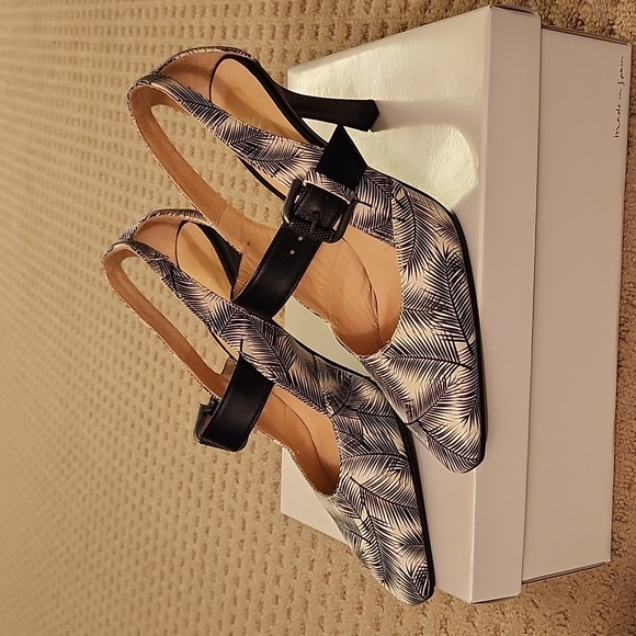 Sling back heels, size 8, brand new, never worn. - Picture 1 of 4